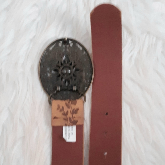 Faux Leather Floral Belt - Picture 4 of 5